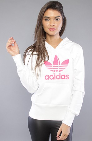 Mẫu thiết kế thể thao cổ điển đã mang lại danh tiếng và giá trị lịch sử cho thương hiệu Adidas phối màu trắng của áo và màu hồng của logo tạo nên nét đẹp tinh khôi